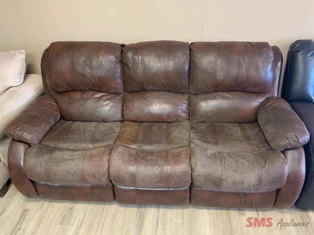 Brown recliner in a great condition