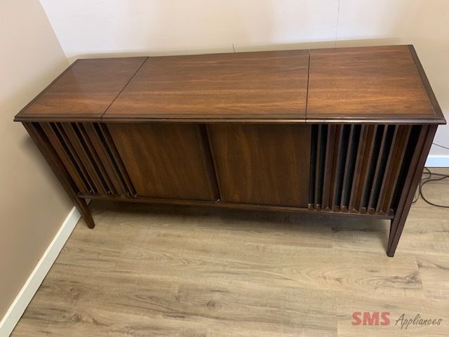 Capilano Deilcraft Antique Stereo
