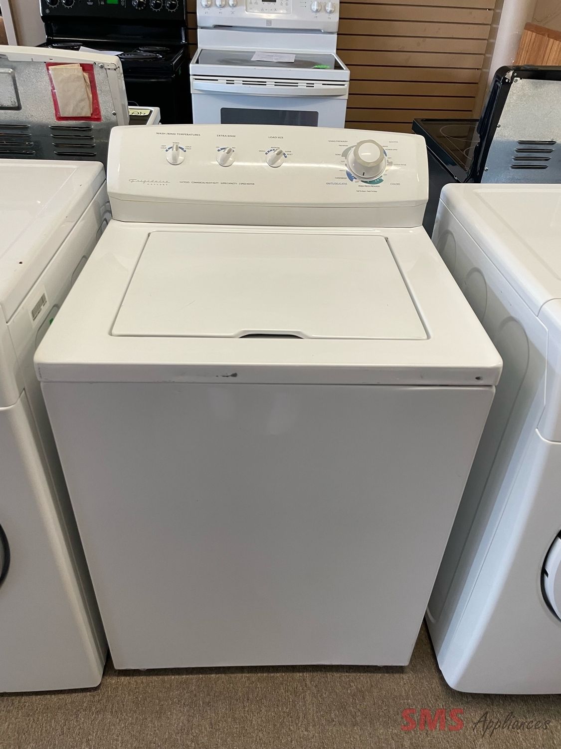 Frigidaire 27 Inch Top-Loader Washer with 3.0 cu. ft. Capacity.  Model: GLWS1439FS0