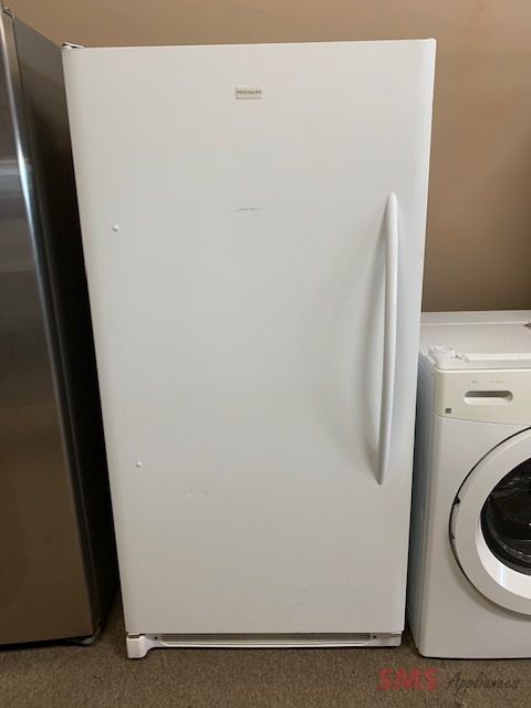 Frigidaire all refrigerator 32". Model: FKCH17F7HWE