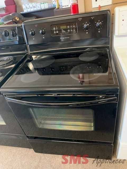 Frigidaire Glass Top Stove CFEF372CB1