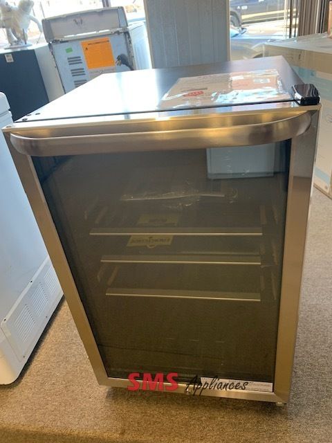Open Box- Scratch & Dent Frigidaire Can Glass Door Beverage Center Compact Fridge
FRYB4623AS