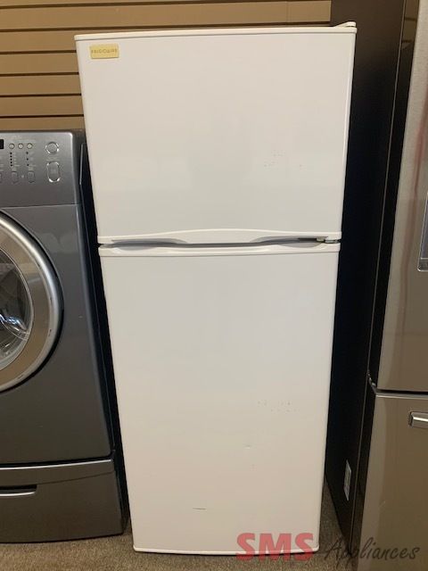 Frigidaire Refrigerator Model: FFPT12F0KW
