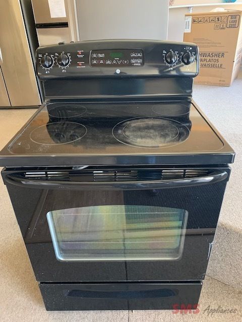 GE 30 Inch W, 5.0 cu. Ft. Electric Range.
M/N: JCBP66DOM2BB. GE 30 Inch W, 5.0 cu. Ft. Electric Range.
M/N: JCBP66DOM2BB.