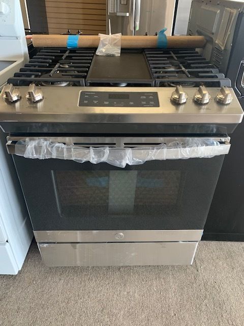 GE® 30 GE® 30" Slide-In Front Control Gas Range Model: JGSS66SEL3SS
Fit Guarantee