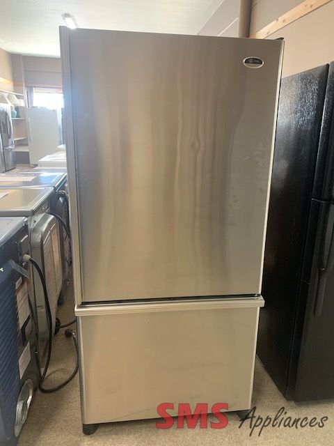 GE 33" Bottom Mount Fridge DDS22LBN