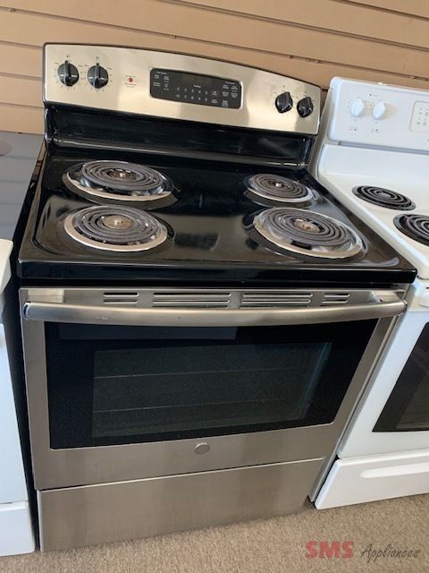 GE coil stove 30 GE coil stove 30". M/N: JCB530SM1SS