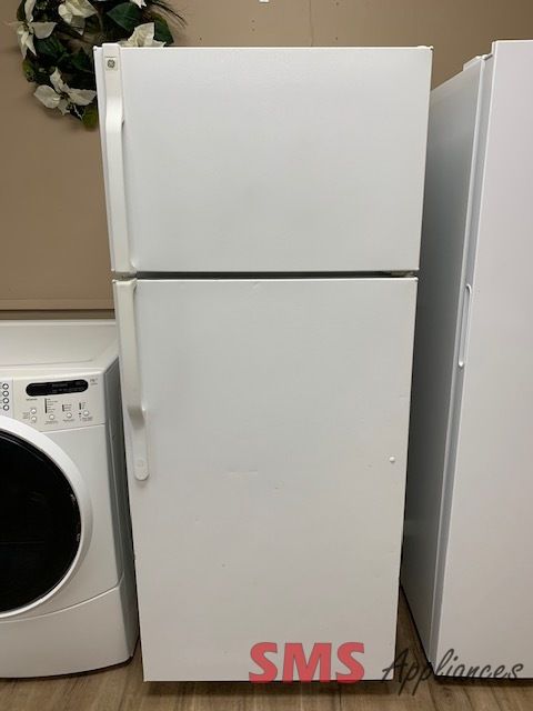 GE GTE18GTNRWW Top Freezer Refrigerator, 28 inch Width, ENERGY STAR Certified, 17.5 cu. ft. Capacity. M/N: GTS18RBSARWW