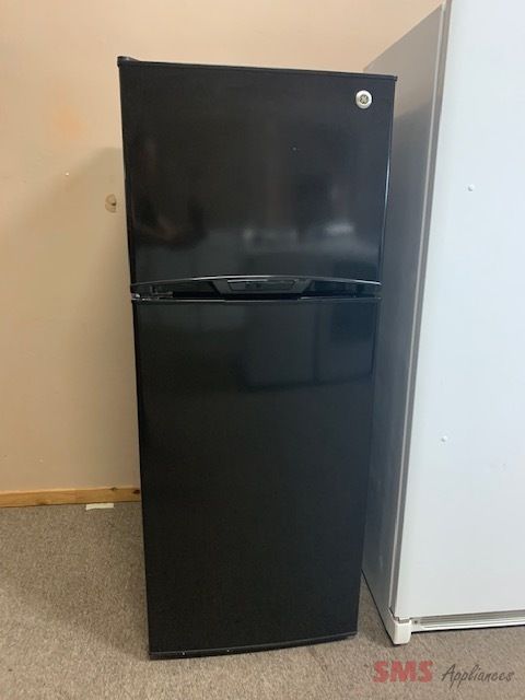GE refrigerator 24 GE refrigerator 24". Model: GTR12BAXBB