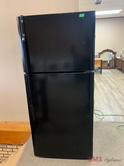 GE refrigerator 30 GE refrigerator 30", 18 Cu. Ft. M/N: GTA18JBNBBB