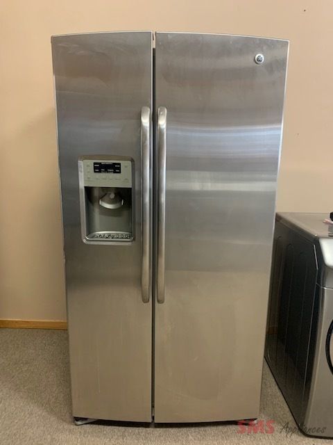 GE refrigerator 36 GE refrigerator 36". Model: GSHS6PGY.
GE 25.3-cu ft Side-by-Side Refrigerator with Ice Maker (Stainless Steel)