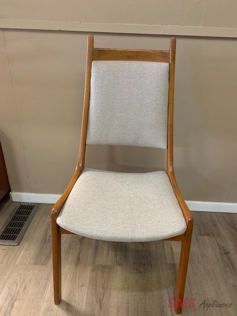 Great condition chairs. Have 6 in a stock. Great condition chairs. Have 6 in a stock.