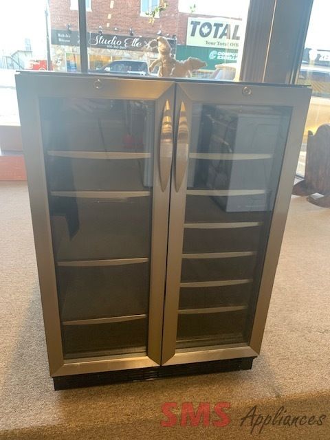 Silhouette Can Glass Door Beverage Center