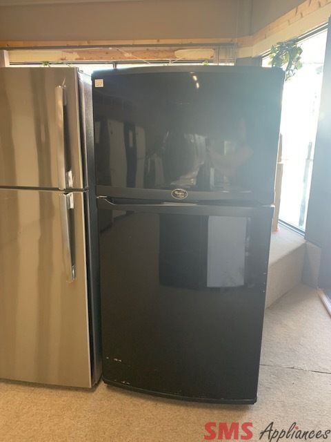 Whirlpool Gold  33" Top Mount refrigerator  GR2SHKXKB01