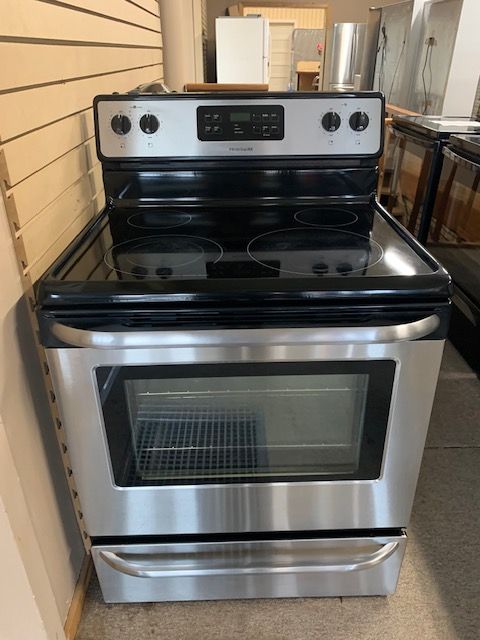 Frigidaire Glass Top Stove  CFEF50481SM