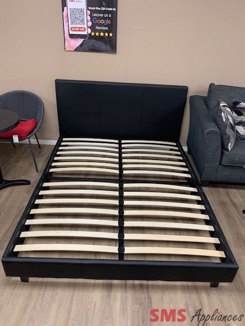 Queen bed + mattress