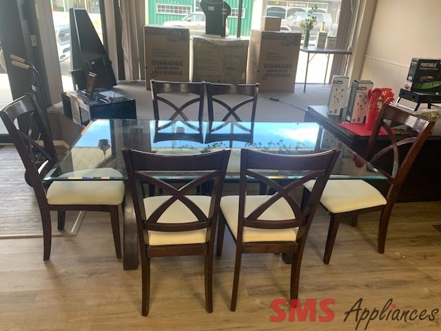 Dining table + 6 chairs