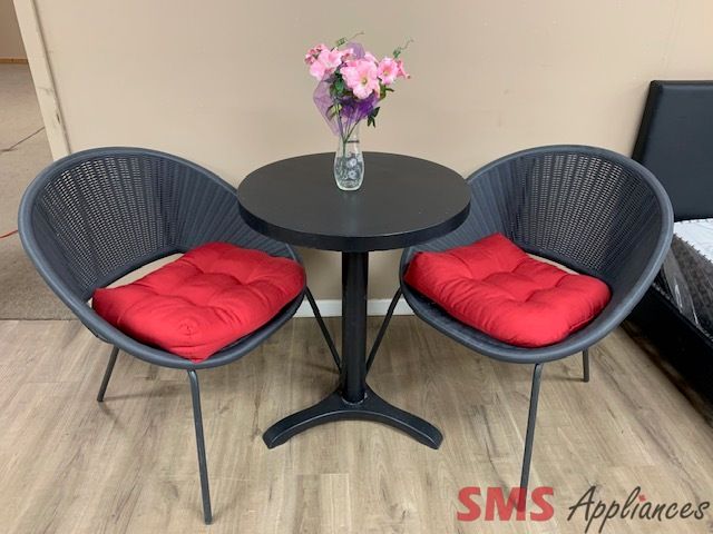 Set 1 table + 2 chairs