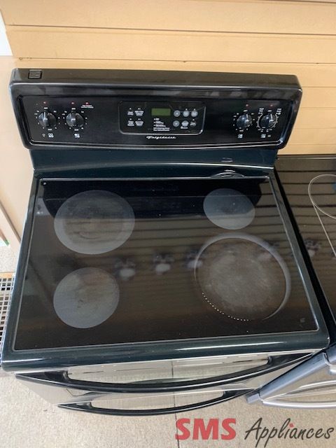 Frigidaire Glass Top  4-Element Freestanding Electric Stove