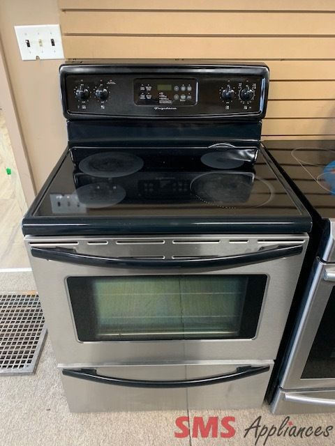 Frigidaire Glass Top  4-Element Freestanding Electric Stove