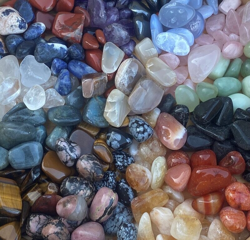 Chakra Crystals Set of 10 with Drawstring Bag. Includes Crystal and Chakra Guide