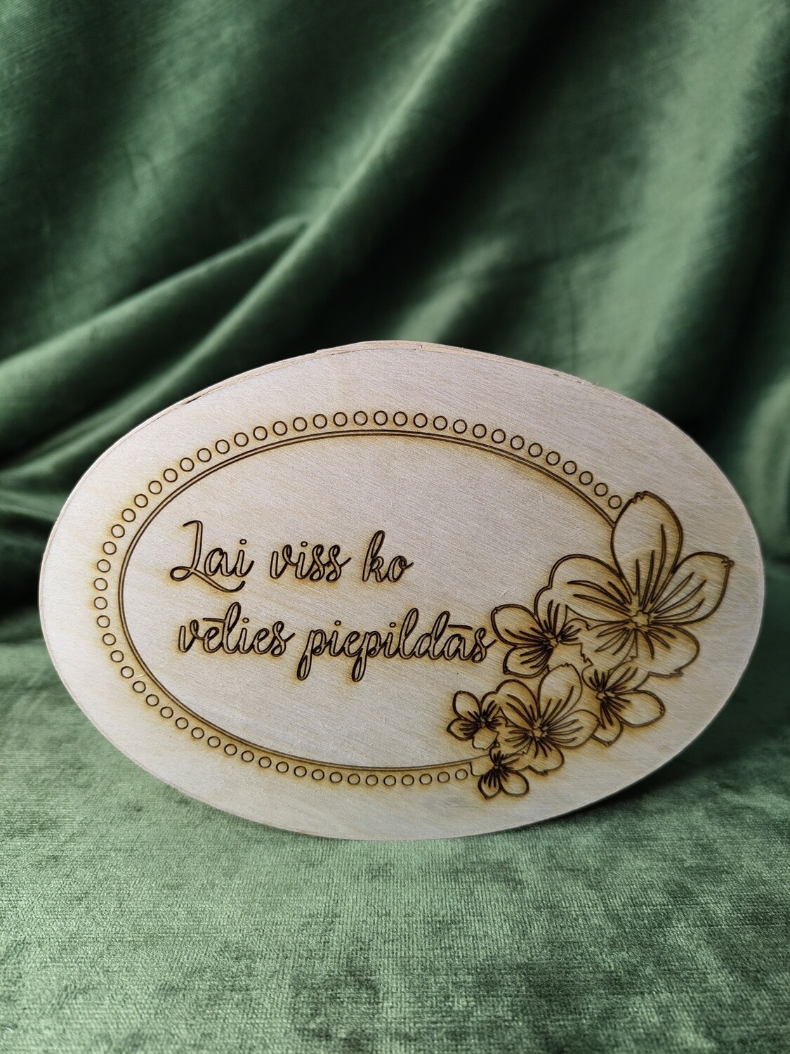 Liela ovala kaste &quot;Lai viss ko vēlies piepildās&quot;