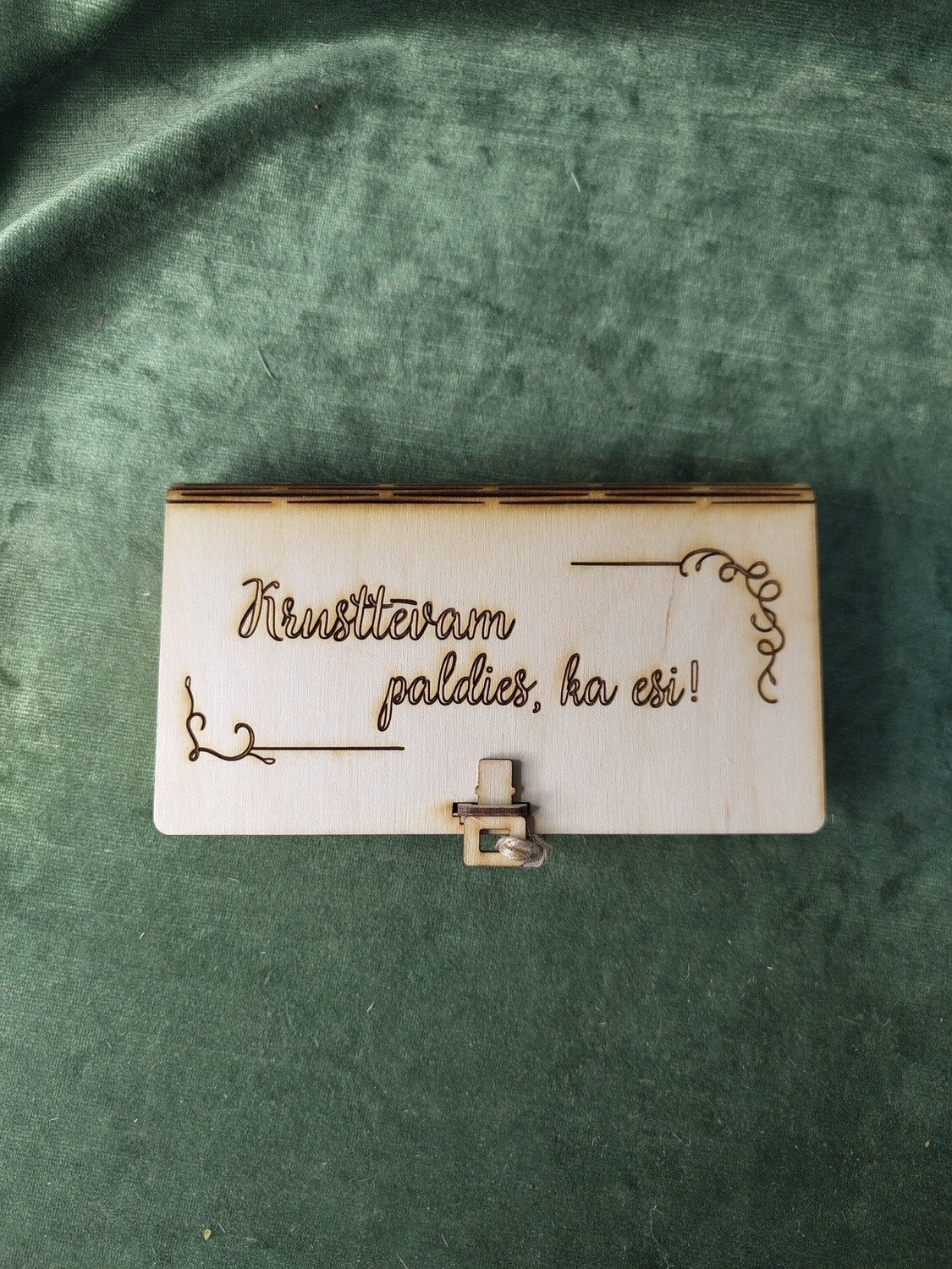 Naudas kaste ar atslegu &quot;Krusttēvam&quot;