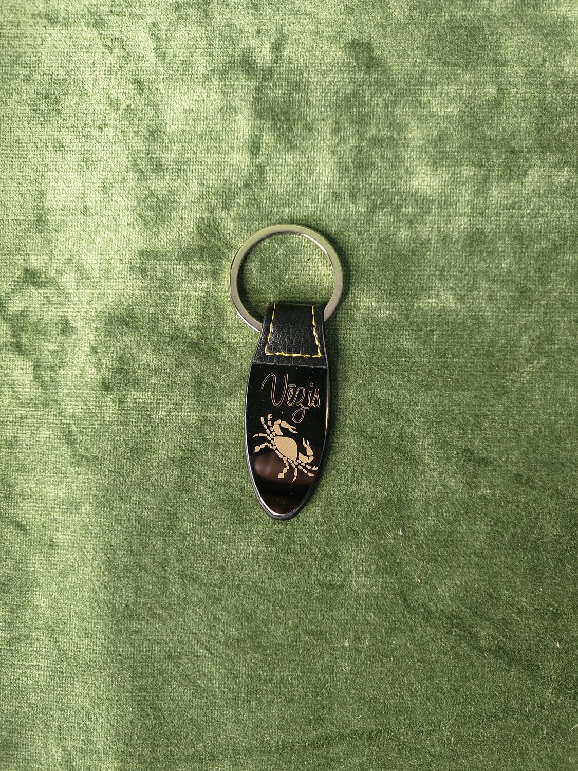 Metāla atslēgu piekariņš ar gravējumu &quot;Vēzis&quot;