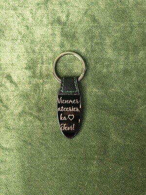Metāla atslēgu piekariņš ar gravējumu "vinmer atceries, ka ♥ tevi"