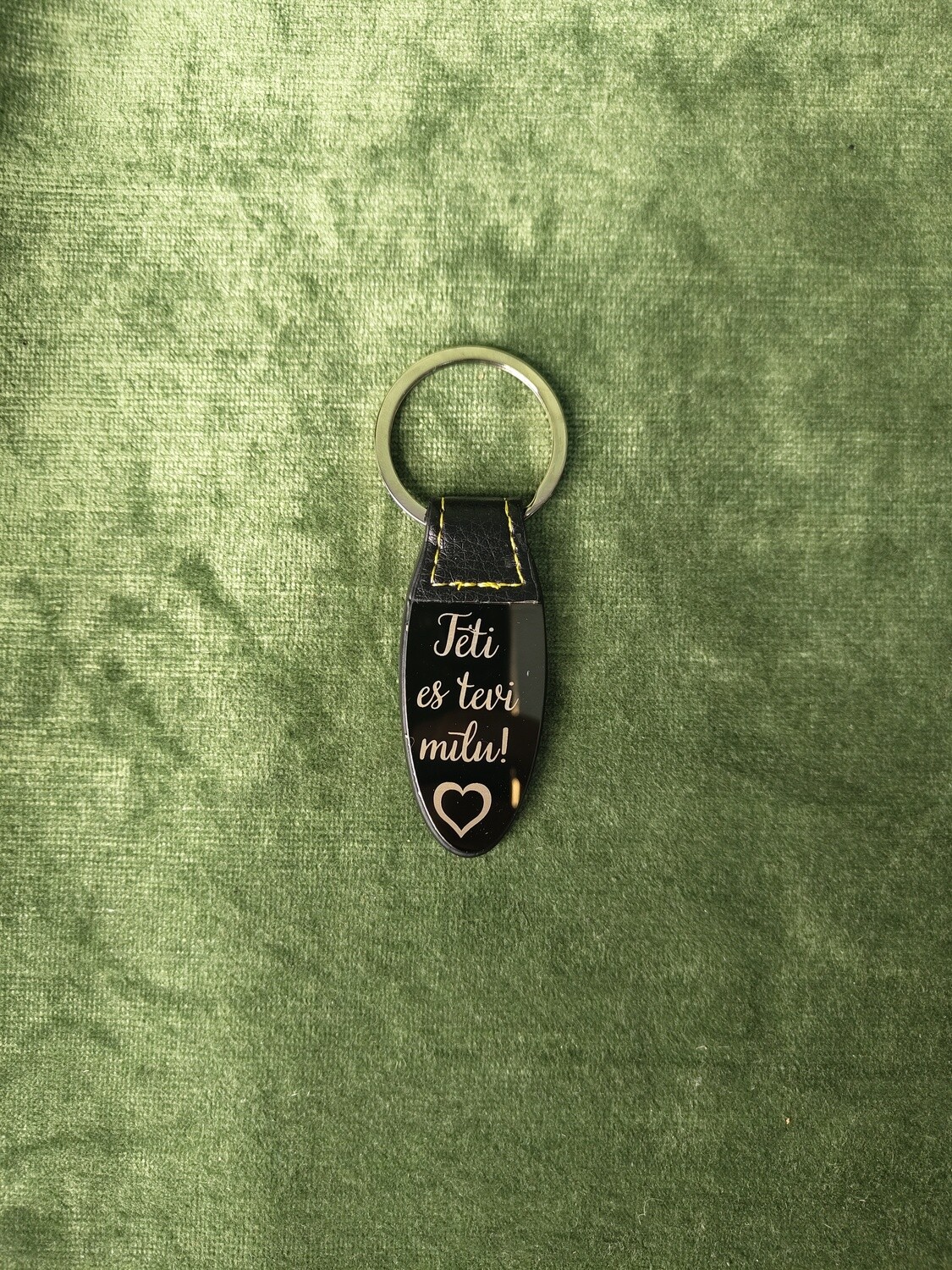 Metāla atslēgu piekariņš ar gravējumu "tēti es tevi mīlu"