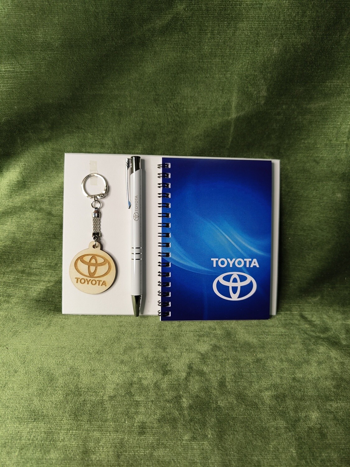 Dāvanu komplekts "Toyota" (2 varianti)