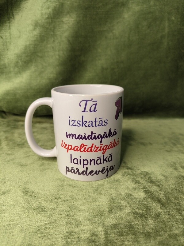 Krūze ar kristāliem &quot;Tā izskatās smaidīgākā izpalīdzīgākā laipnākā pārdevēja&quot;