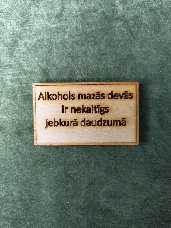 Koka magnēts ar sakāmvārdiem &quot;Alkohols mazās devās ir nekaitīgs jebkurā daudzumā&quot;