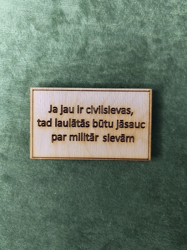 Koka magnēts ar sakāmvārdiem &quot;Ja jau ir civilsievas, tad laulātās būtu jāsauc par militār sievām&quot;