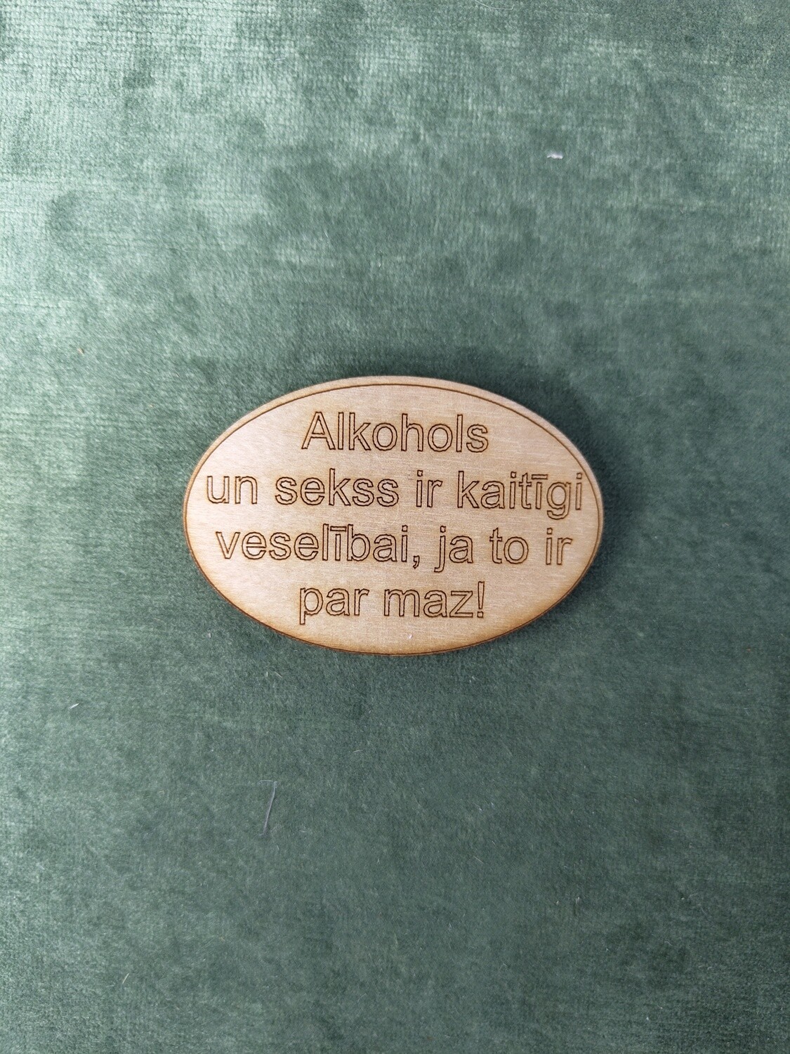 Koka magnēts ar sakāmvārdiem &quot;Alkohols un sekss ir kaitīgi veselībai, ja to ir par maz!&quot;