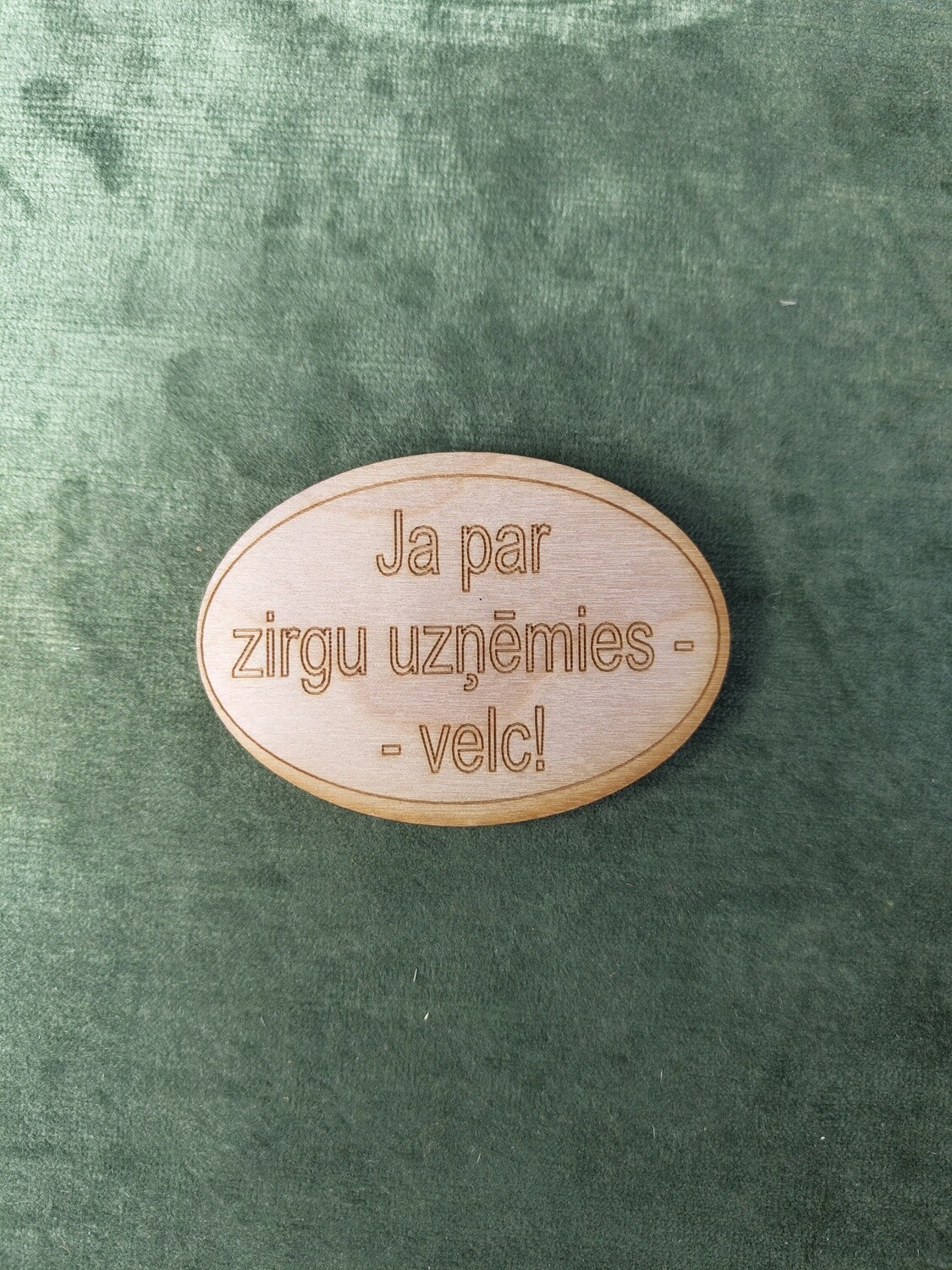 Koka magnēts ar sakāmvārdiem &quot;Ja par zirgu uzņēmies - velc!&quot;