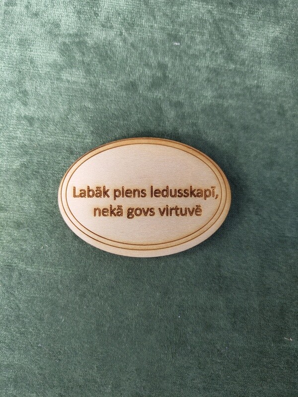 Koka magnēts ar sakāmvārdiem &quot;Labāk piens ledusskapī, nekā govs virtuvē&quot;
