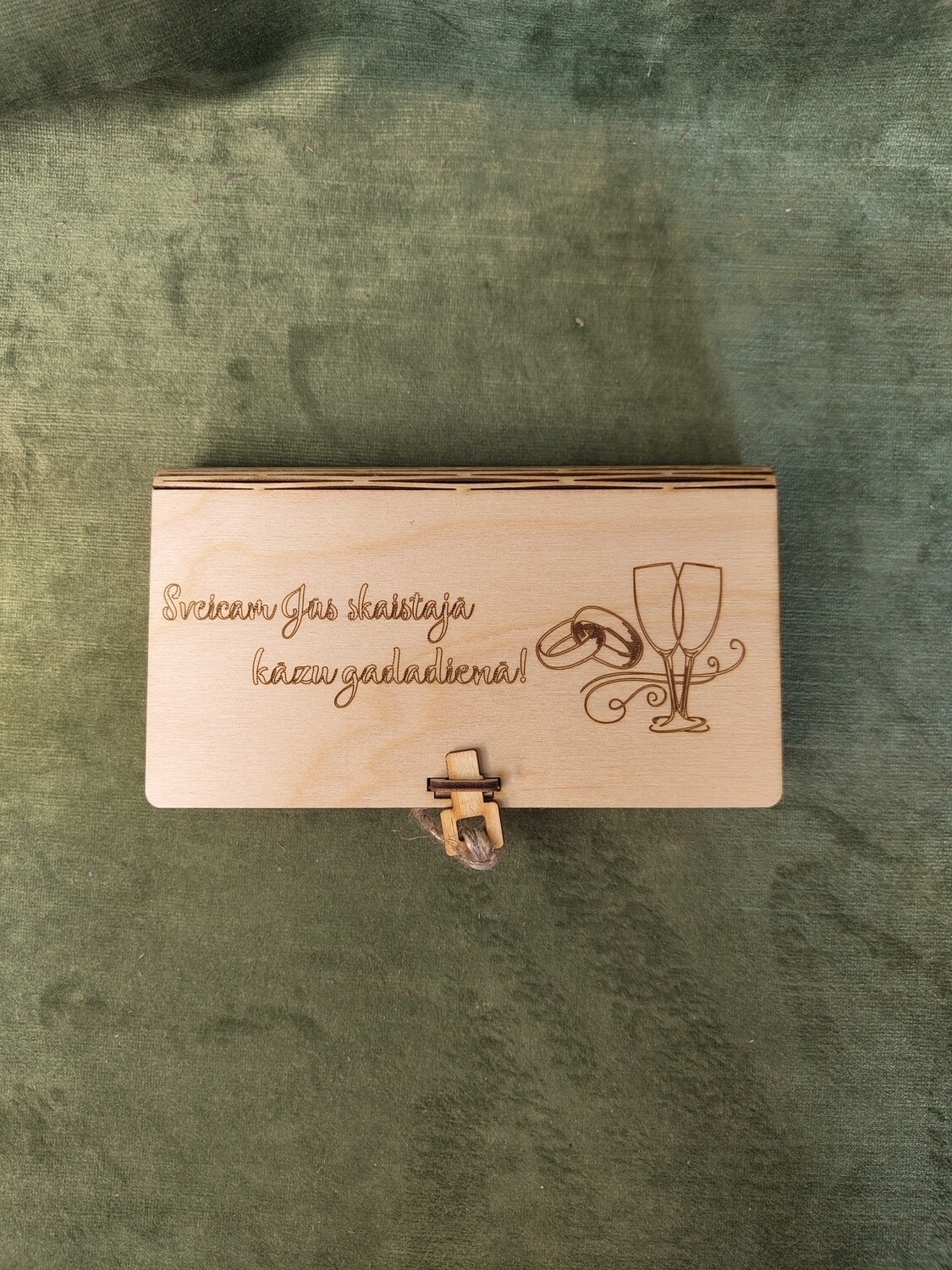 Naudas kaste ar atslegu &quot;Sveicam Jūs skaistajā kāzu gadadienā!&quot;