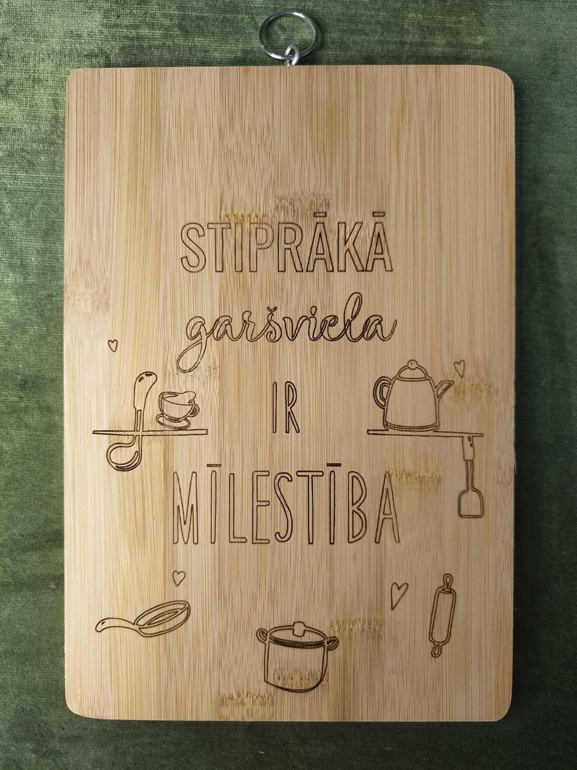 Virtuves dēlis 29x20 ar gredzenu &quot;Stiprākā garšviela ir mīlestība&quot;