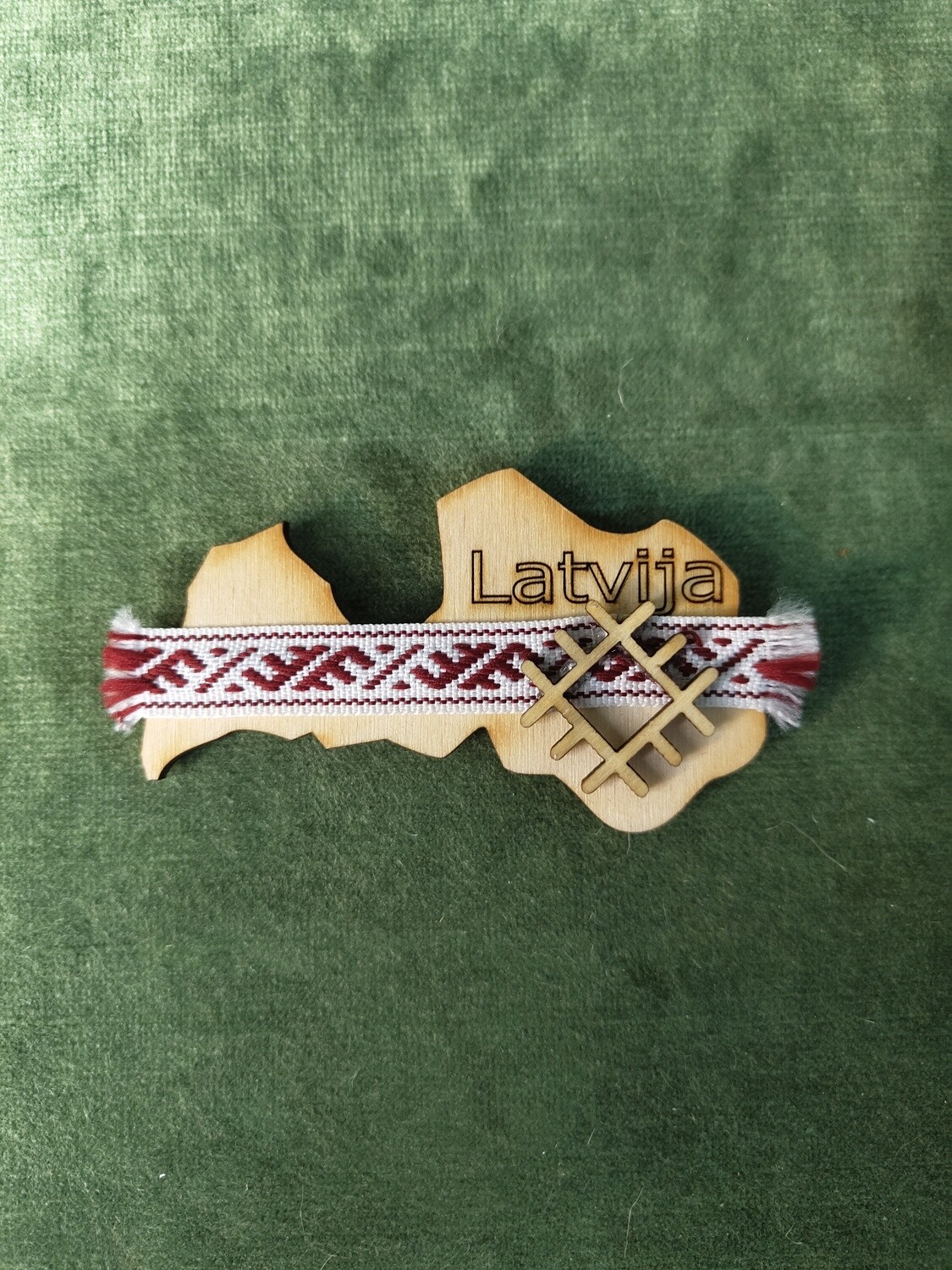 Koka magnēts ar lenti &quot;Akas pasaule&quot;