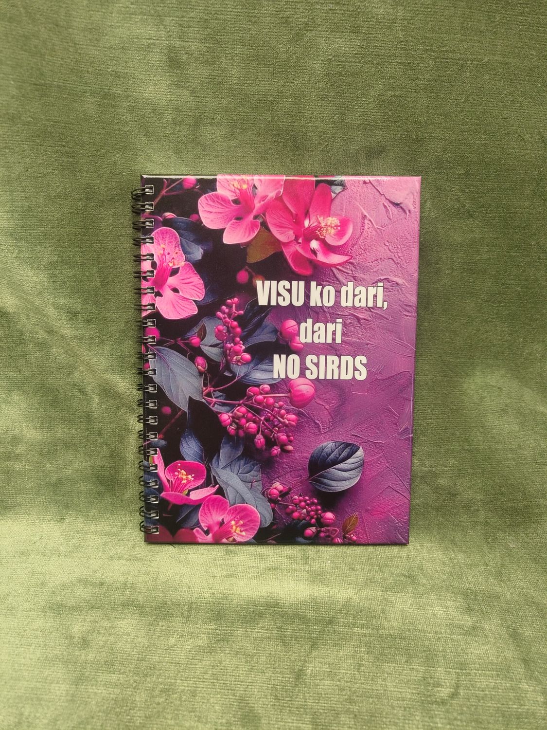 Bloknots ar spirāli A5 &quot;Visu ko dari, dari no sirds&quot; (2 varianti), Variants: 1