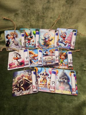 Kartona naudas turētājs ar auklu