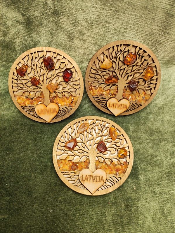 Koka magnēts ar dzintaru - KOKS 7 cm diam