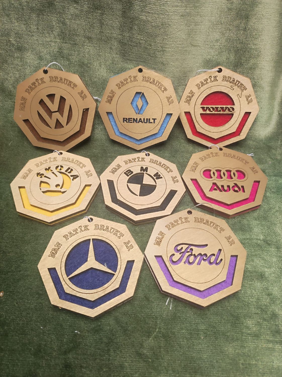 Auto logo Aromātdifuzors ar melones vai bumbiera aromātu