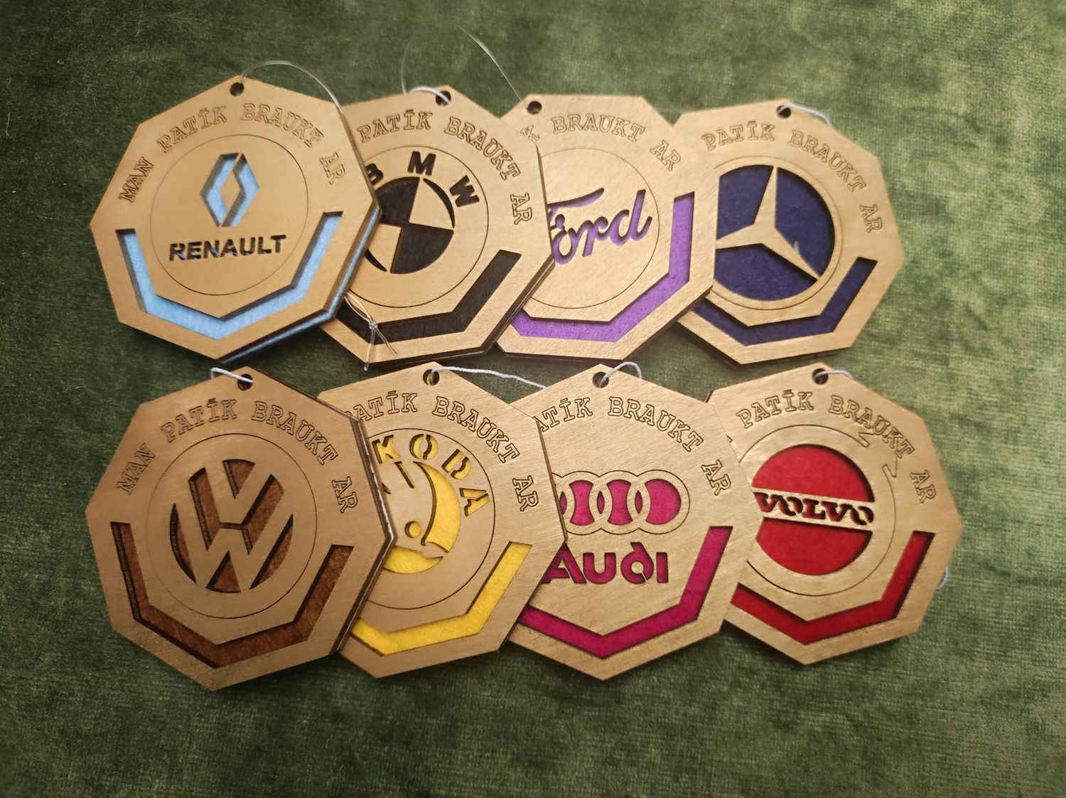 Auto logo Aromātdifuzors ar melones vai bumbiera  aromātu