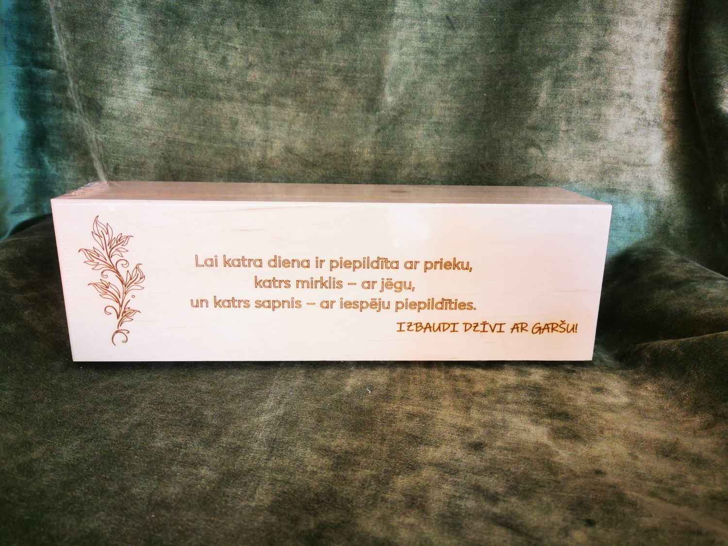 Kaste vīnam ar aizbīdni "IZBAUDI DZĪVI AR GARŠU"