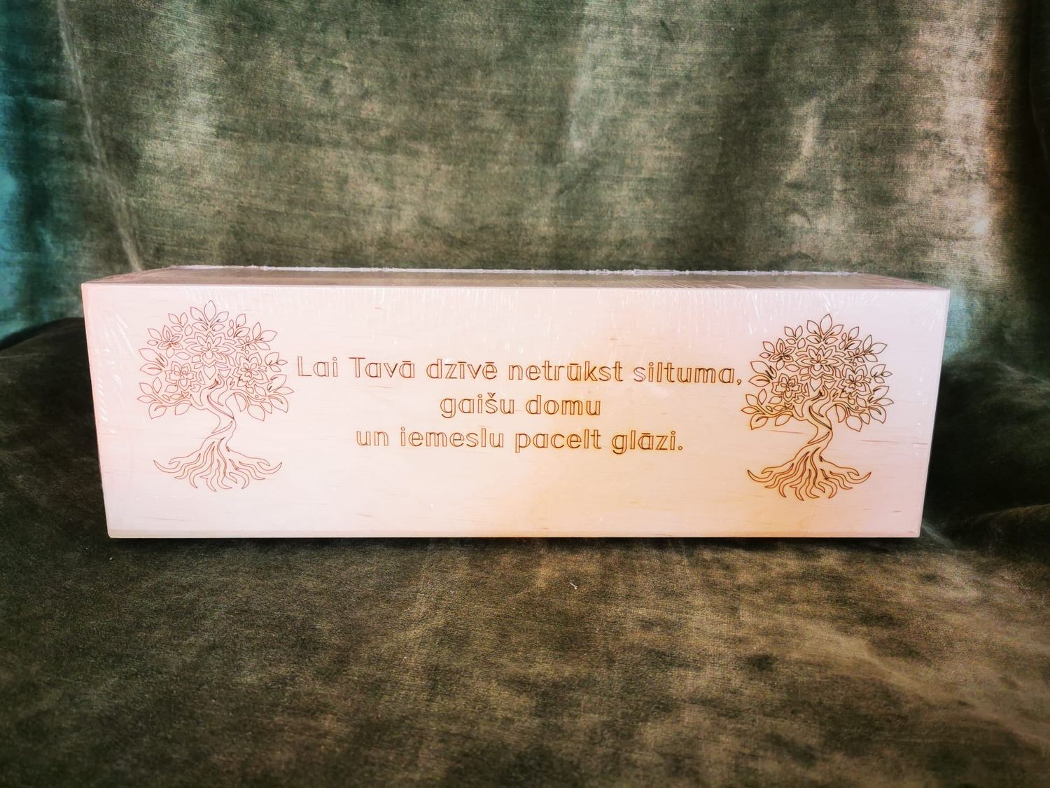 Kaste vīnam ar aizbīdni "Lai Tavā dzīvē netrūkst siltuma"