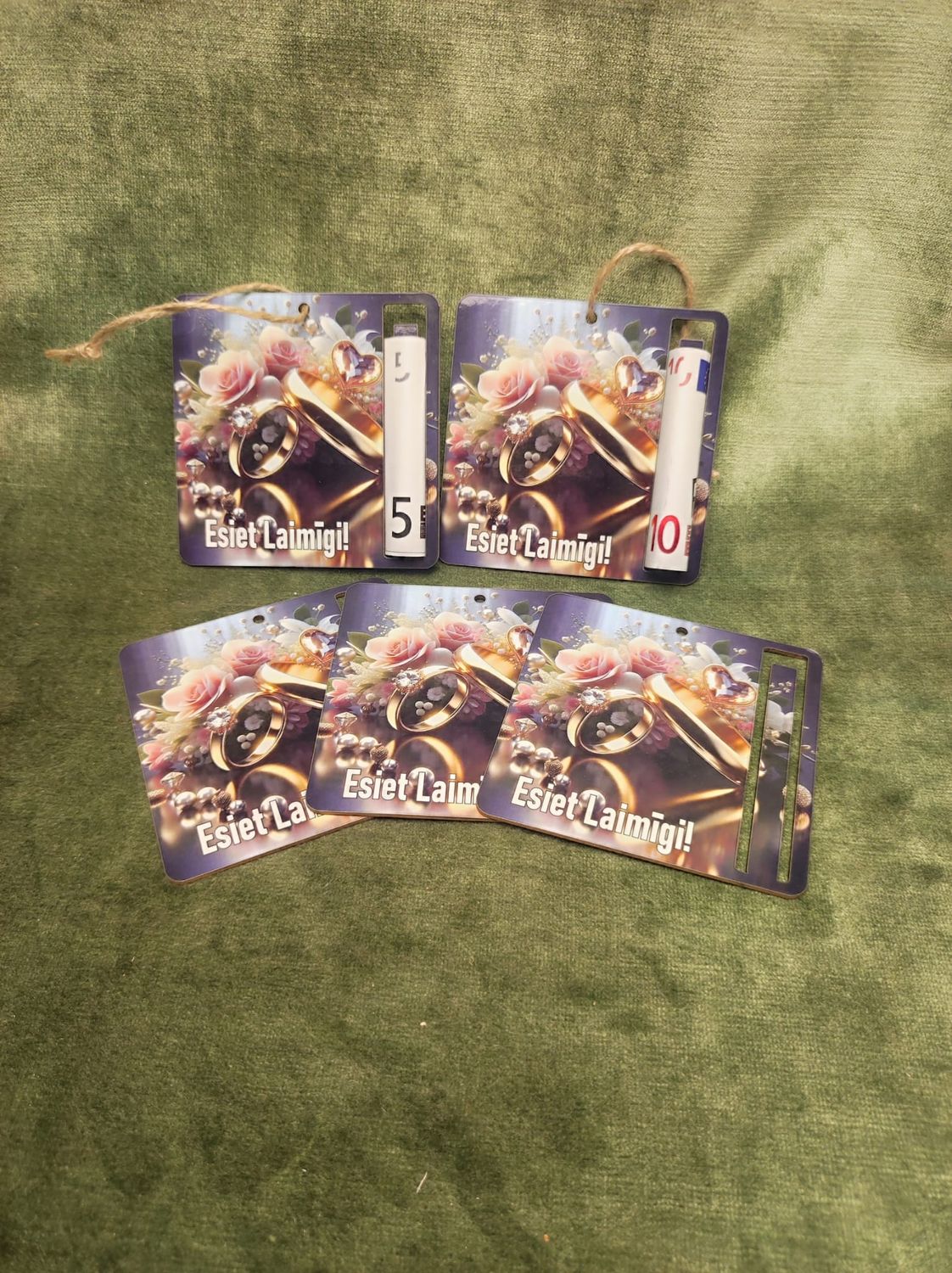 Kartona naudas turētājs ar auklu ''Esiet Laimīgi!''