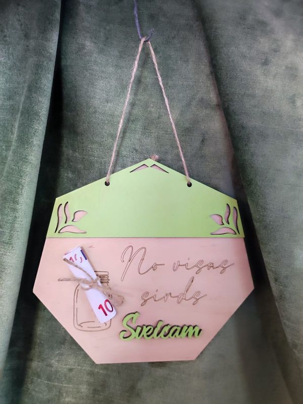 Sienas dekors krāsaini ''Sveicam''