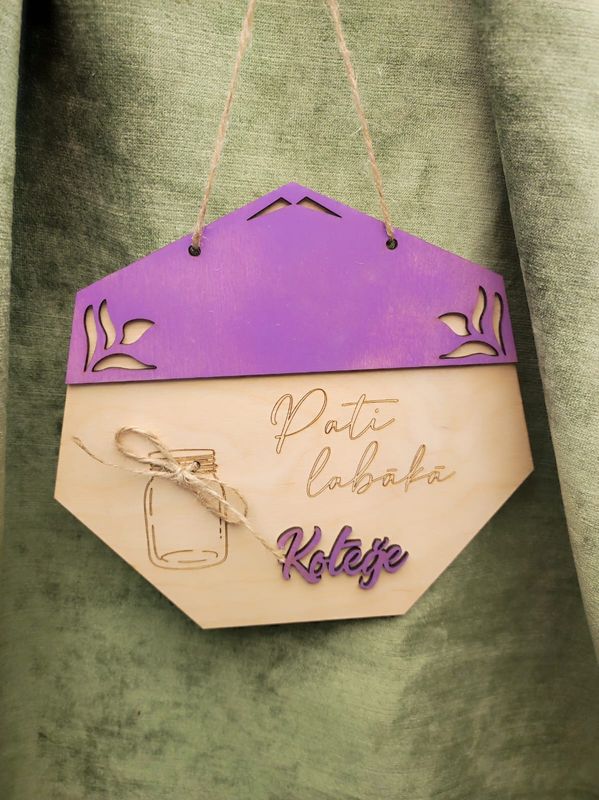 Sienas dekors krāsaini ''Kolēģe''